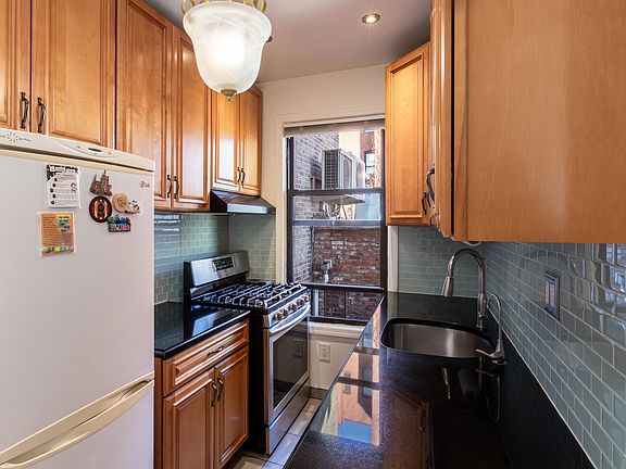 3rd image of 341 S 5th St APT 3