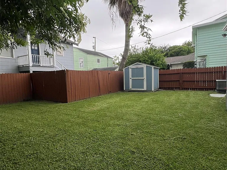 4711 Avenue R 1/2 — Photo 4