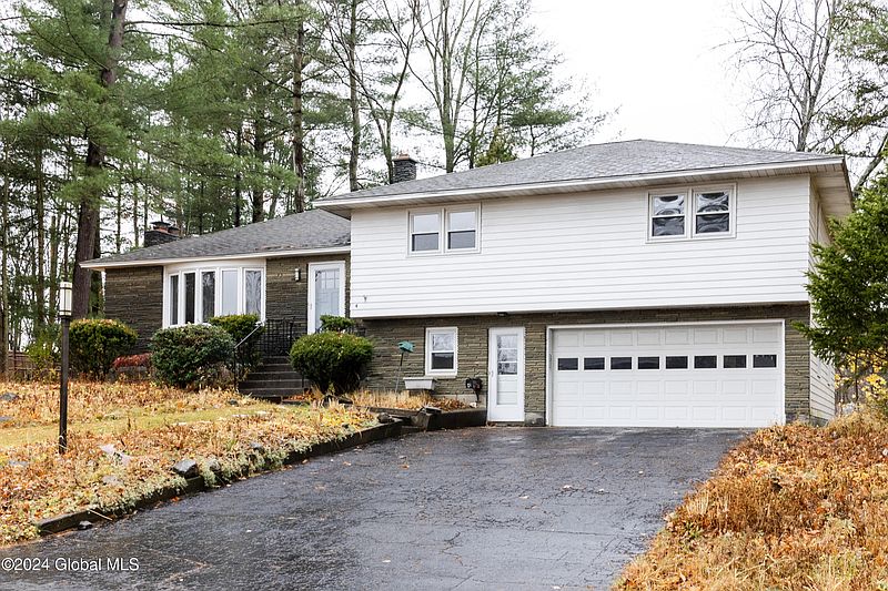 3rd image of 4 Arden Craig Drive