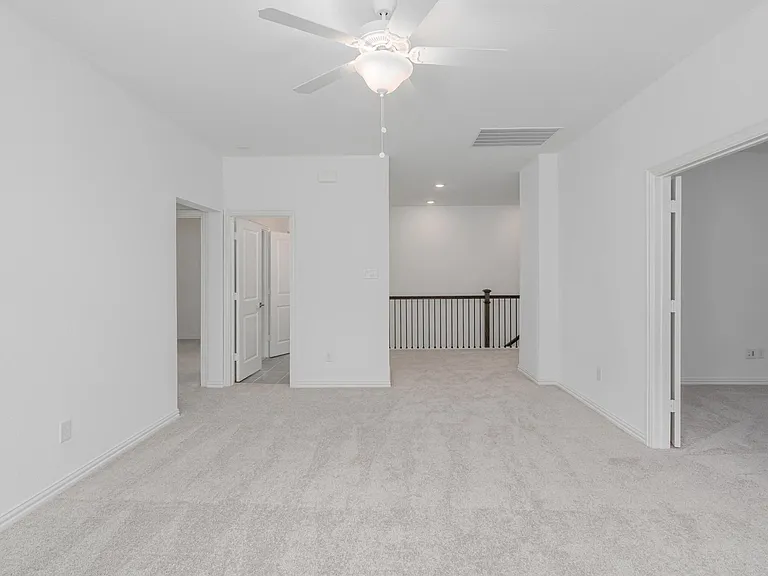 908 Utica Dr — Photo 32