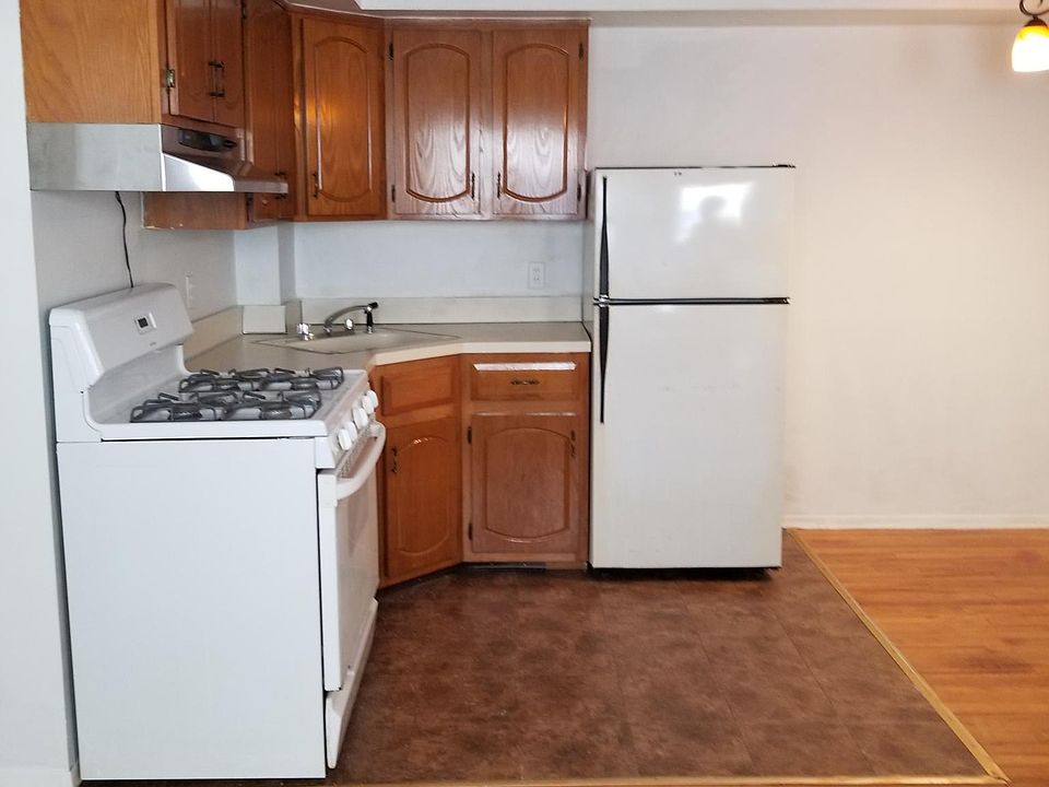 1st image of 35 Windsor Ct