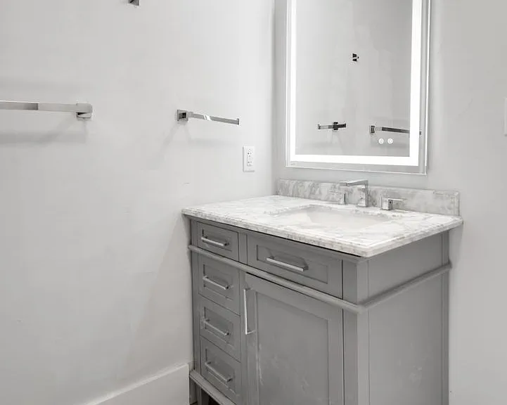 404 University Ave — Photo 48