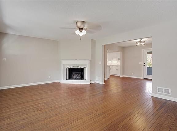 5th image of 6127 Terrydale St