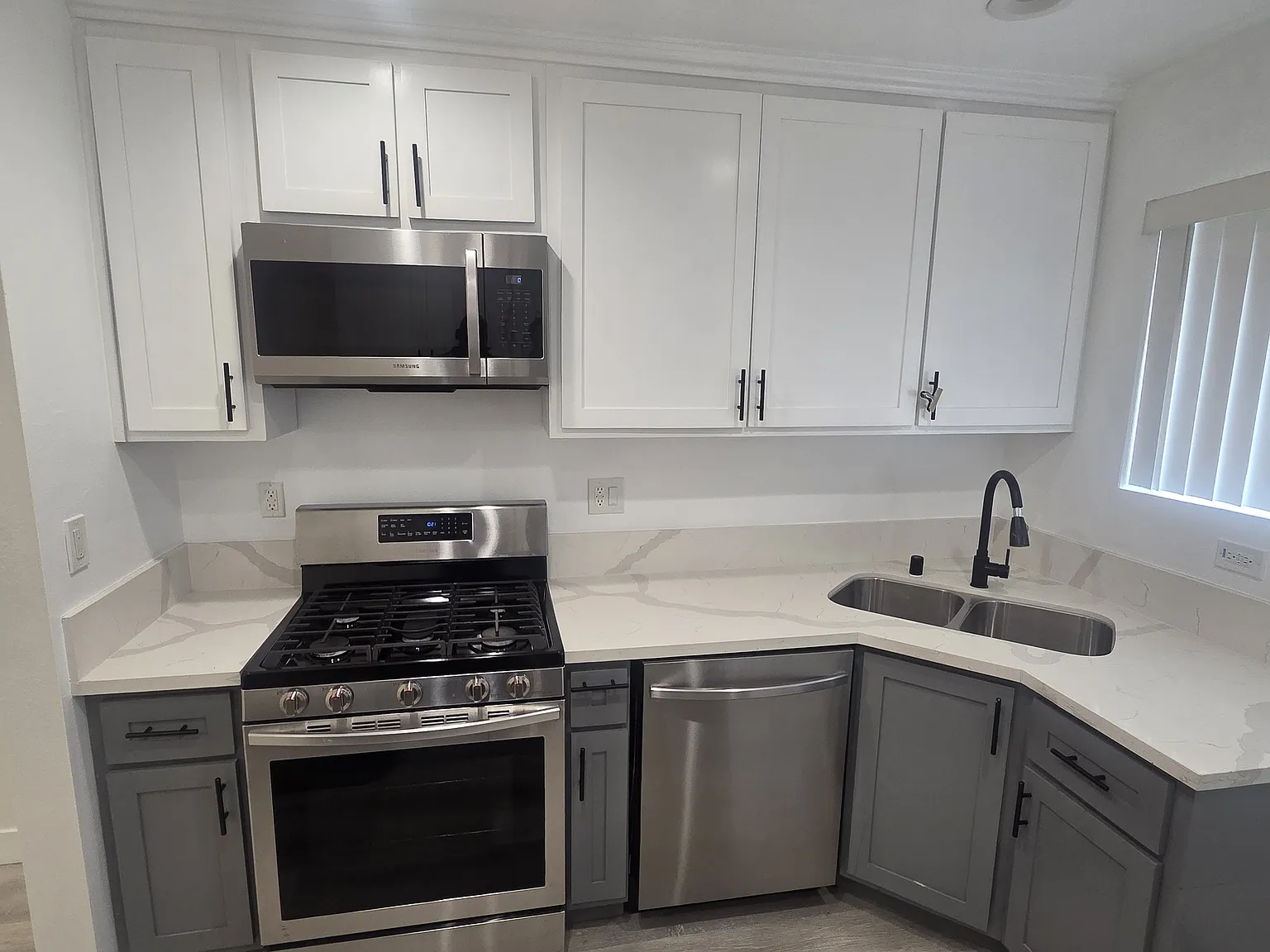 3 bed, 1000 sqft, $3,500 — Photo 3