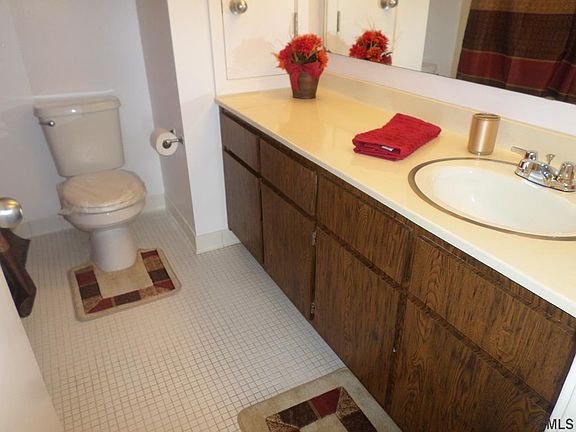 4th image of 54 Club House Dr APT 205