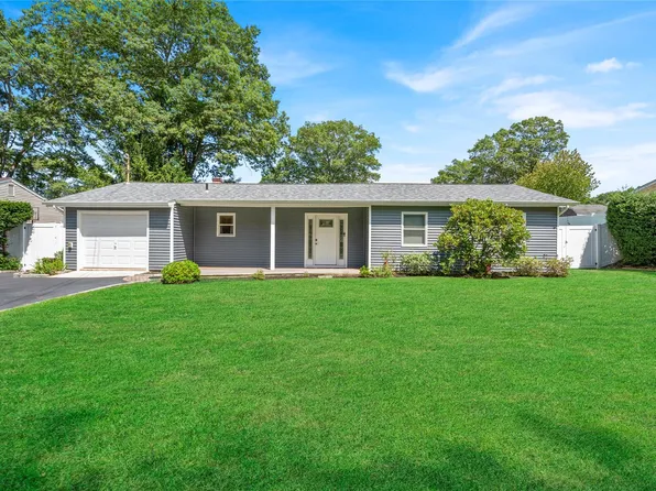 61 Brookhaven Dr, Rocky Point, NY 11778
