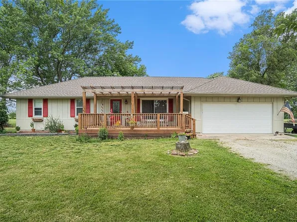 29318 S Garden Meadows Ln, Garden City, MO 64747