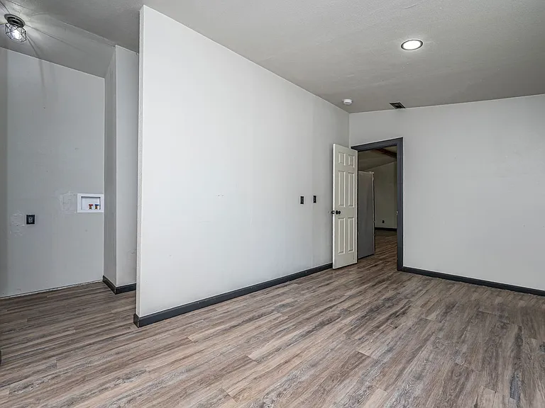 58 Divine Pl — Photo 19