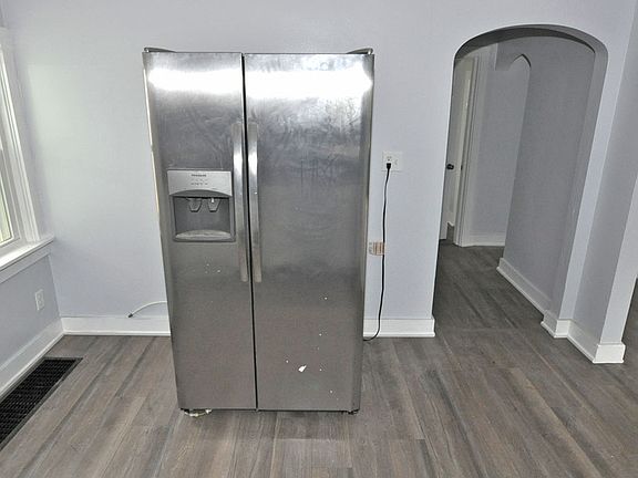 3rd image of 519 2nd Ave SW