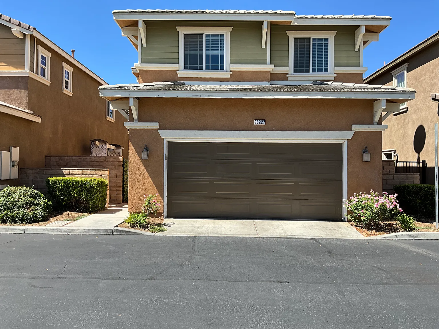 3 bed, 2.5 bath, 1854 sqft, $2,800 — Photo 2