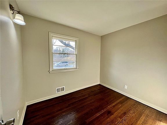 3rd image of 6305 N Flora Ave