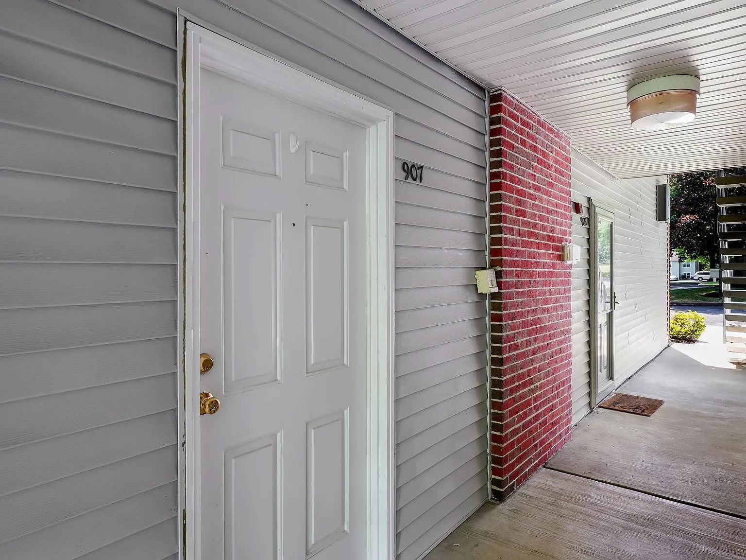 2 bed, 2.0 bath, 971 sqft, $2,300 — Photo 4