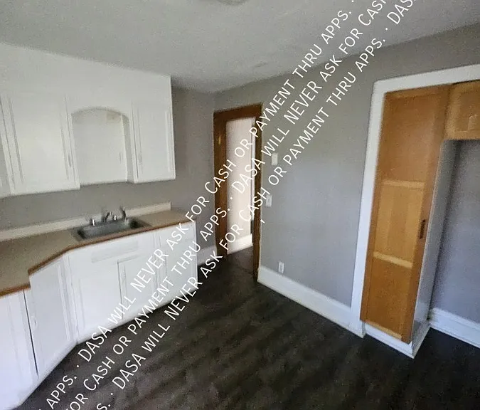 370 Melville St #UPPER — Photo 4