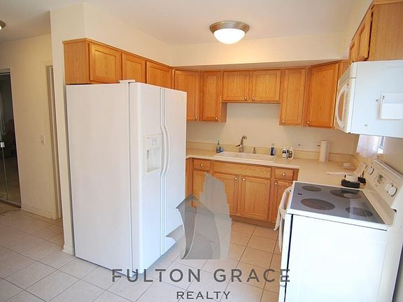 2nd image of 1621 W Belle Plaine Ave #A