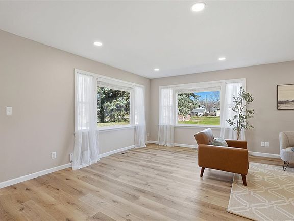 4th image of 1009 E 2nd St