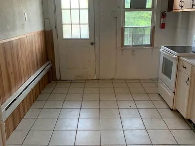 306 E Columbia Ave — Photo 4