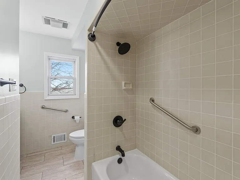 178 W 33rd St #1 — Photo 15