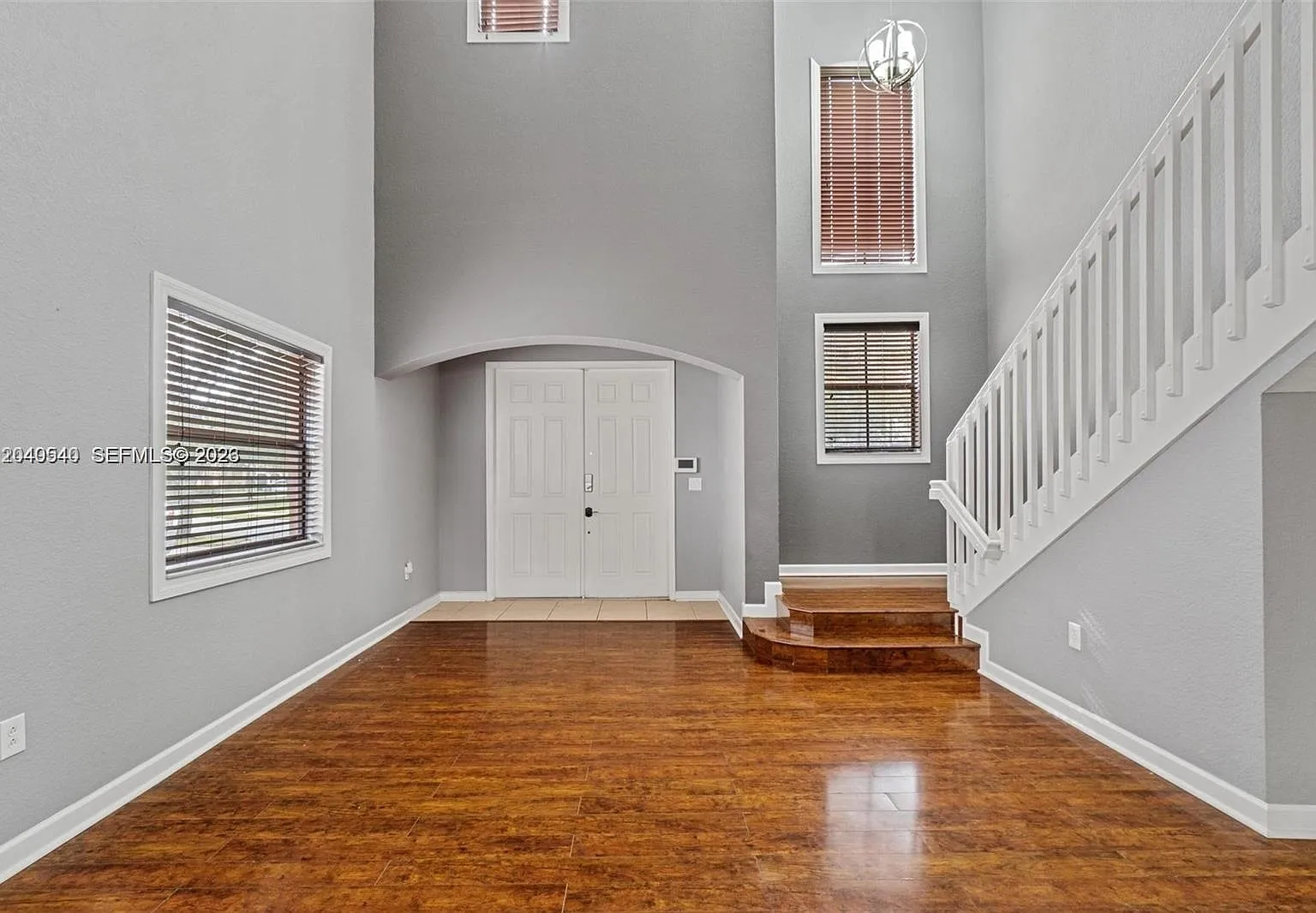 3 bed, 2421 sqft, $3,600 — Photo 2