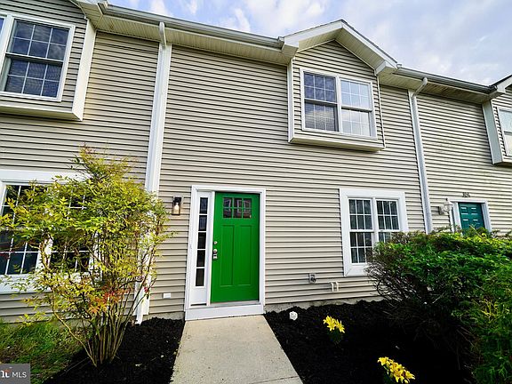 2nd image of 100 Laurel Ct Unit 103