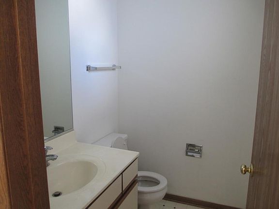 5th image of 1049 E Wilson Ave