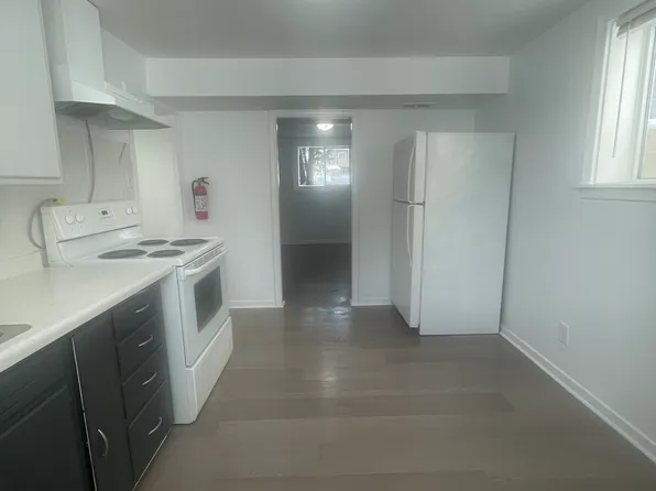11825 55th St NW, Edmonton, AB T5W 3P7
