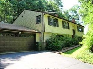 461 Maupas Rd, Guilford, CT 06437