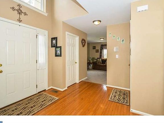3rd image of 115 Thorndale Dr