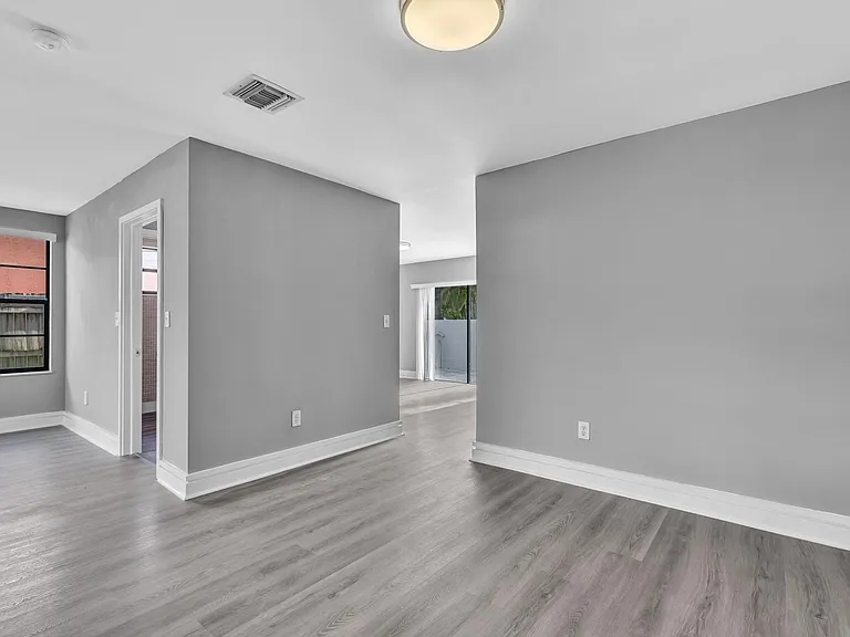 14212 NE 4th Ave — Photo 22