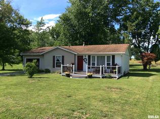 308 W South St, Dix, IL 62830
