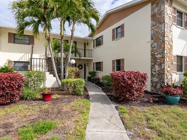 5400 34th St W APT 1B, Bradenton, FL 34210