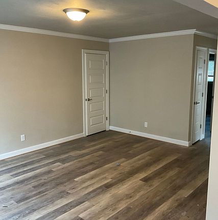 4th image of 318 W 36th St APT 1