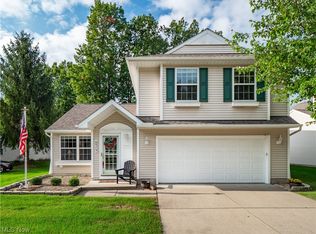 8975 Ashwood Ct, Olmsted Falls, OH 44138