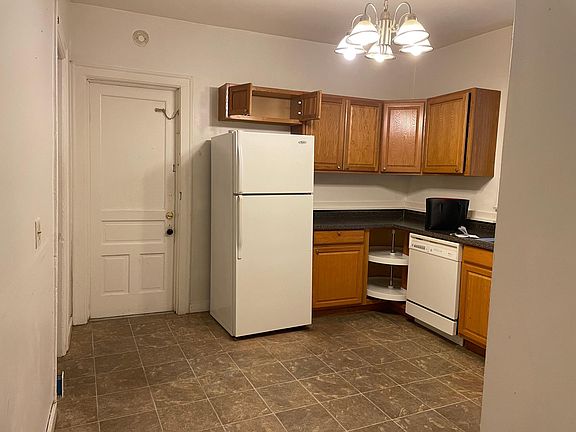 5th image of 110 Fairfield Ave #1