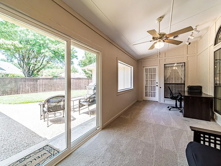 3305 Eisenhower Ln — Photo 16