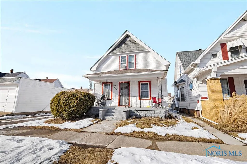 415 Everett St photo 1