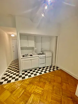 Rented by Douglas Elliman | media 24