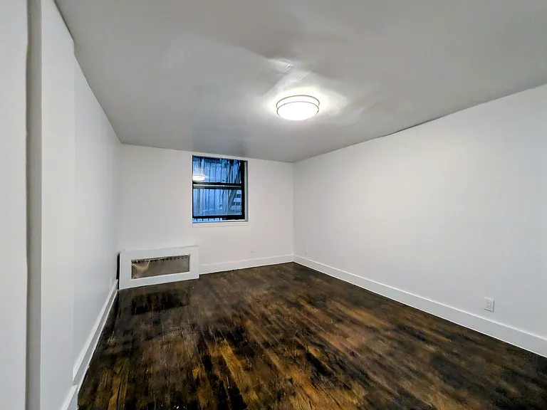 339 W 19th St #C — Photo 12
