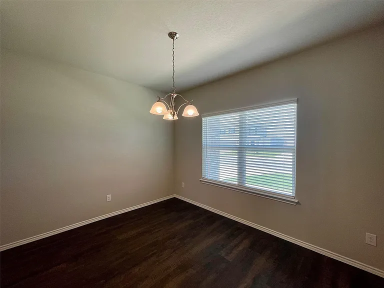 231 Valmet Dr — Photo 11