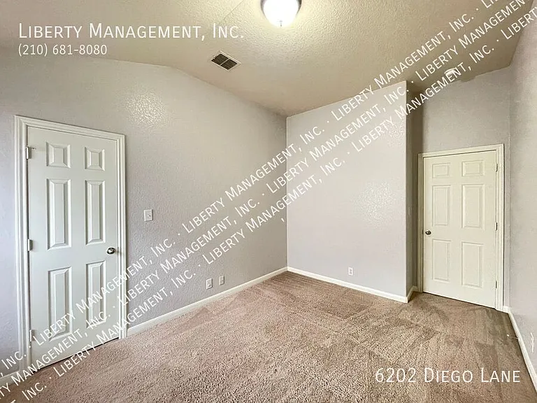 6202 Diego Ln — Photo 35