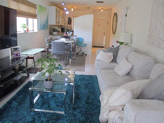 4th image of 2514 Taylor Street #12