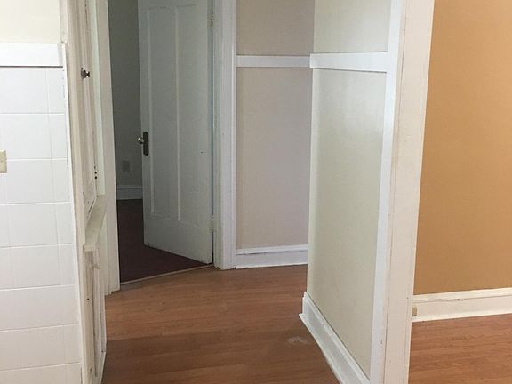 4th image of 1220 N Lockwood Ave