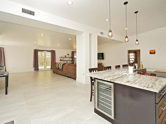 4th image of 4250 Skyway Dr