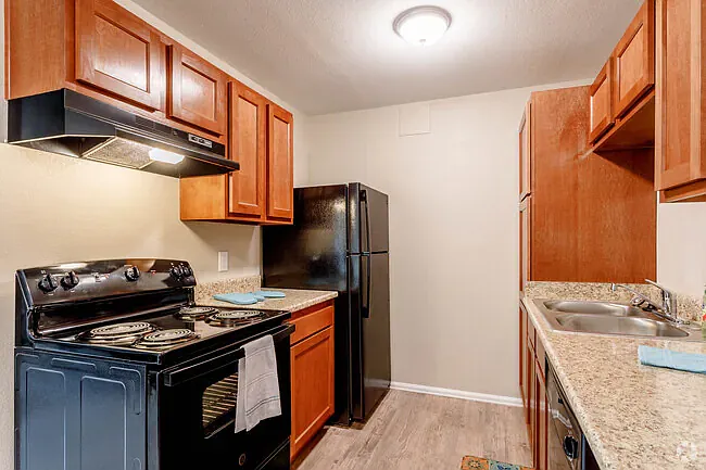 Creekside Place Apartments — Photo 4
