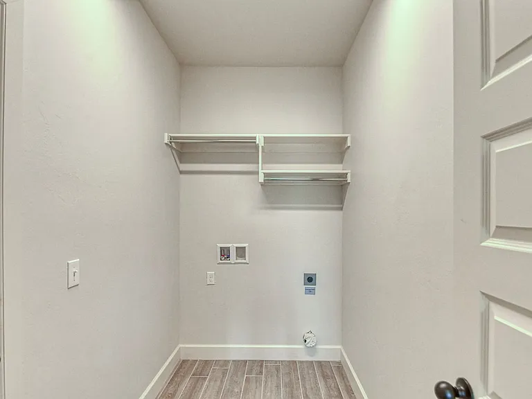 8101 Solare Pl — Photo 31