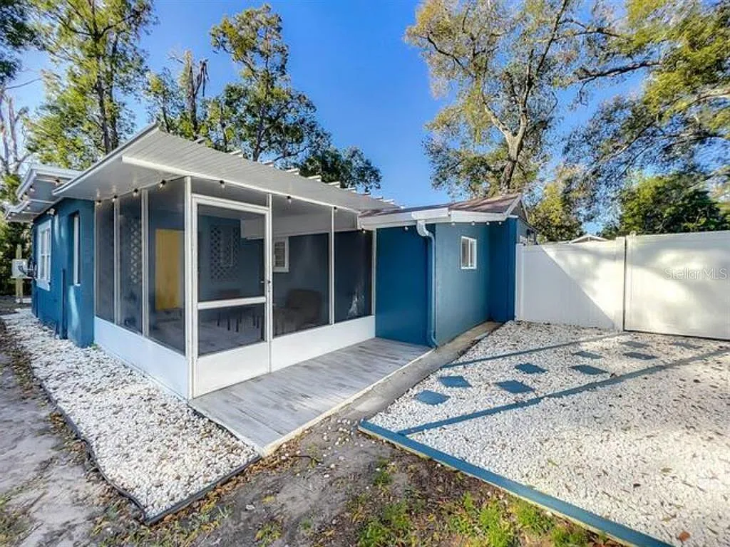 1 bed, 1.0 bath, 650 sqft, $2,100 — Photo 1