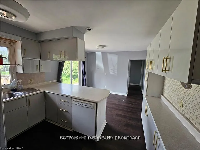 385 Beachwood Ave — Photo 5