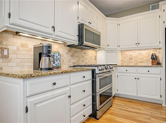 5th image of 14332 King St