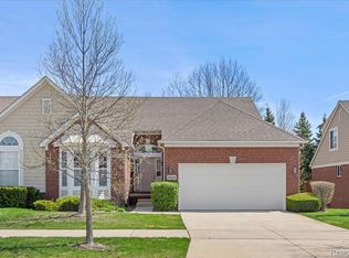 30216 Viewcrest Dr, Novi, MI 48377