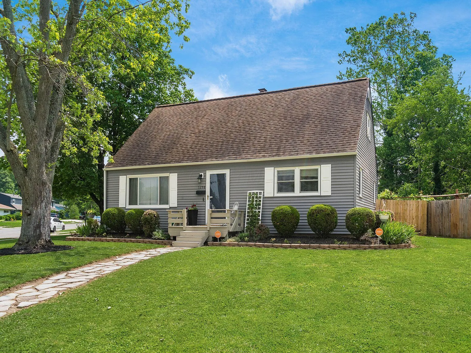 5298 Crawford Dr photo 1