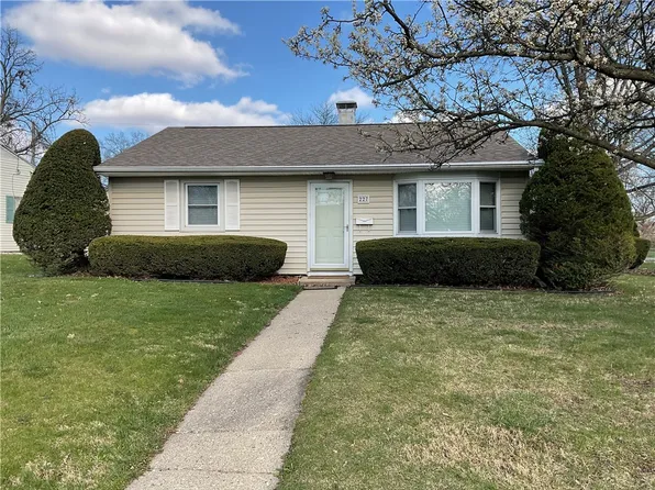 227 Lindenwood Dr, Danville, IL 61832